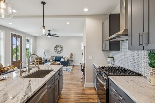 257B Riverside Dr, Nashville, TN 37206