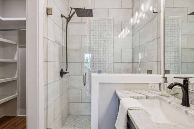 257B Riverside Dr, Nashville, TN 37206