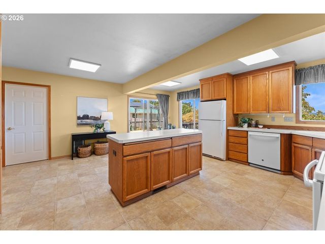 209 Nw ALDER St, Dundee, OR 97115