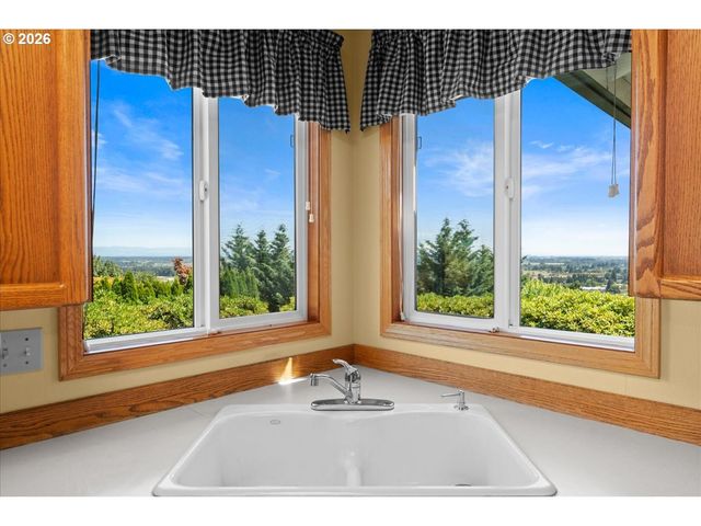 209 Nw ALDER St, Dundee, OR 97115