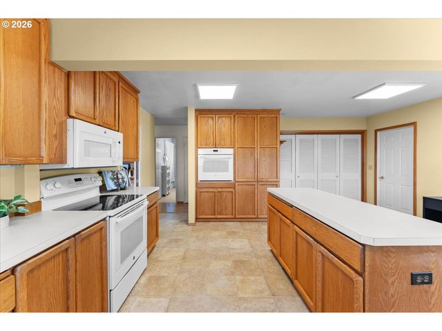 209 Nw ALDER St, Dundee, OR 97115