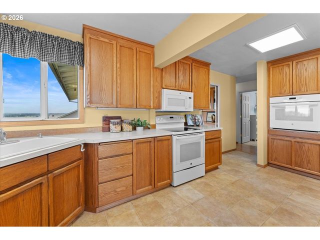 209 Nw ALDER St, Dundee, OR 97115