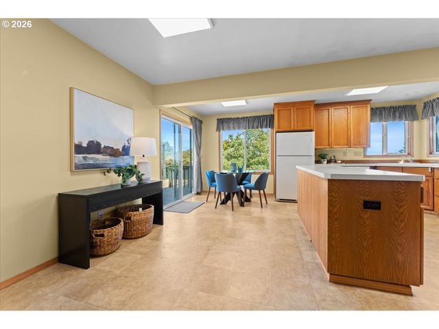 209 Nw ALDER St, Dundee, OR 97115