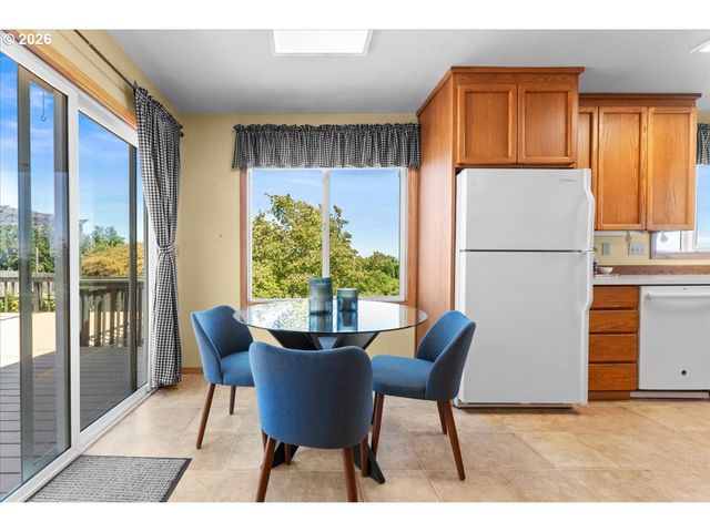 209 Nw ALDER St, Dundee, OR 97115