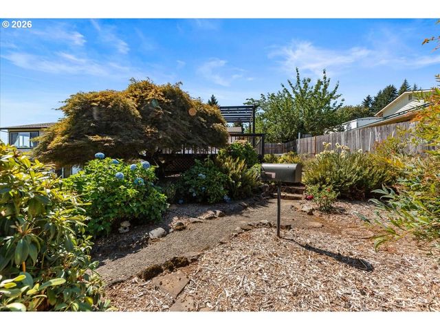 209 Nw ALDER St, Dundee, OR 97115