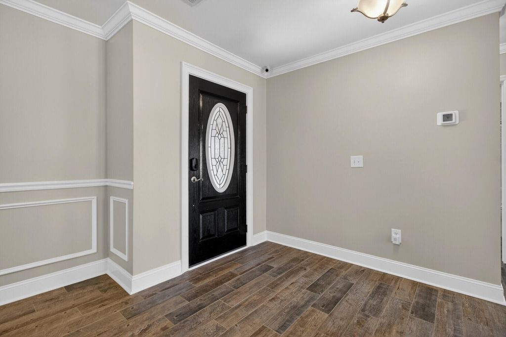 Image 10 of property listing at 5721 Saint Angela Drive, North Charleston, SC 29418