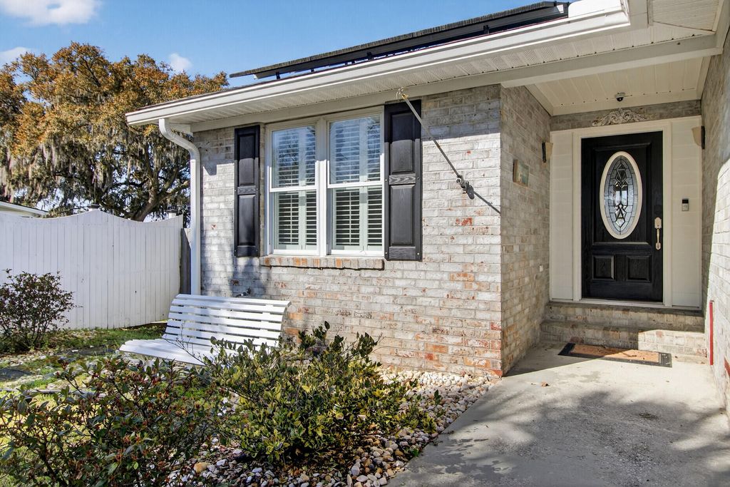 Image 8 of property listing at 5721 Saint Angela Drive, North Charleston, SC 29418