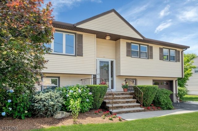 11 Monnett St, Little Ferry Boro, NJ 07643