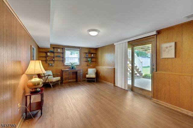 11 Monnett St, Little Ferry Boro, NJ 07643