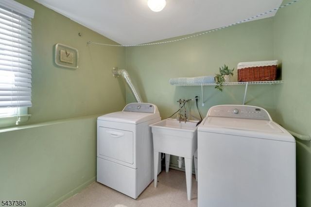 11 Monnett St, Little Ferry Boro, NJ 07643