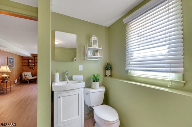11 Monnett St, Little Ferry Boro, NJ 07643
