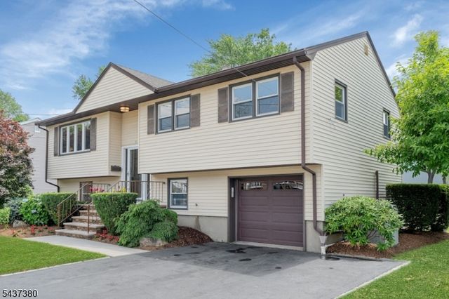11 Monnett St, Little Ferry Boro, NJ 07643