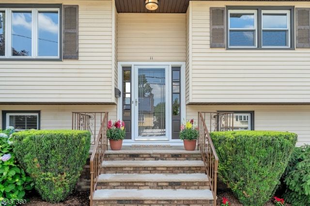 11 Monnett St, Little Ferry Boro, NJ 07643