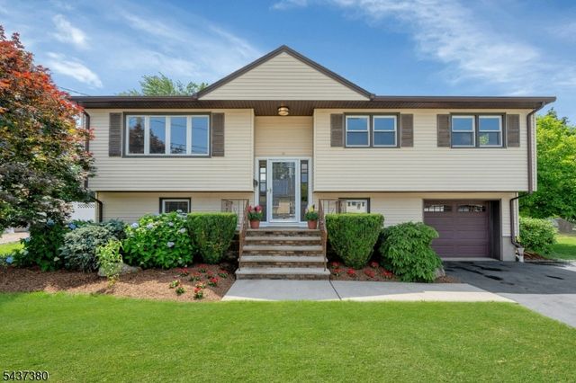 11 Monnett St, Little Ferry Boro, NJ 07643