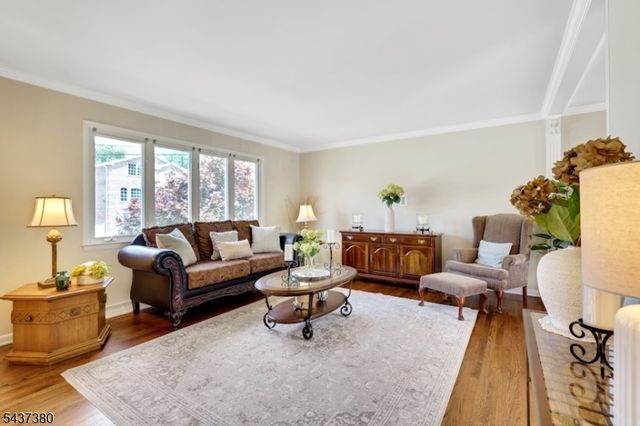 11 Monnett St, Little Ferry Boro, NJ 07643