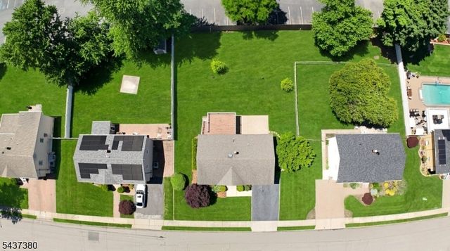 11 Monnett St, Little Ferry Boro, NJ 07643
