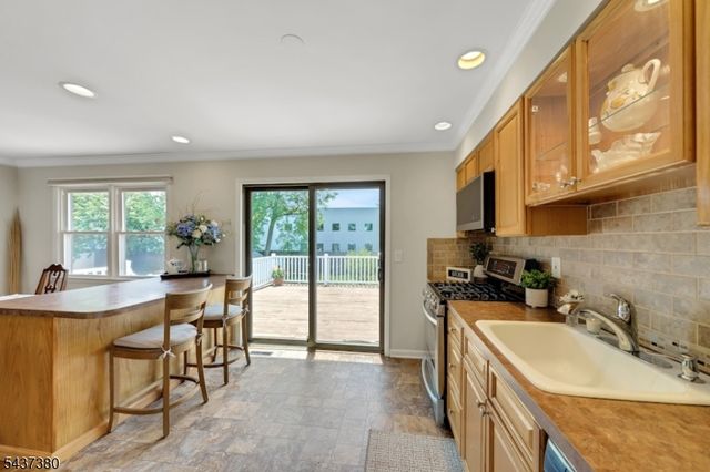11 Monnett St, Little Ferry Boro, NJ 07643