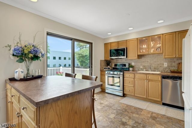 11 Monnett St, Little Ferry Boro, NJ 07643