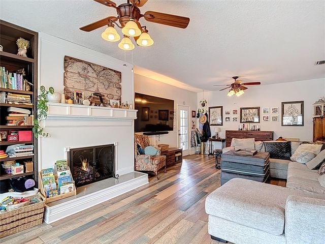 105 W COMANCHE AVENUE, Tampa, FL 33604