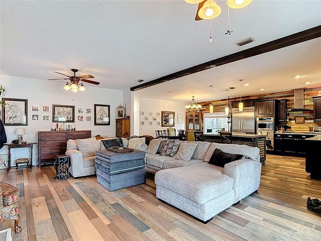 105 W COMANCHE AVENUE, Tampa, FL 33604