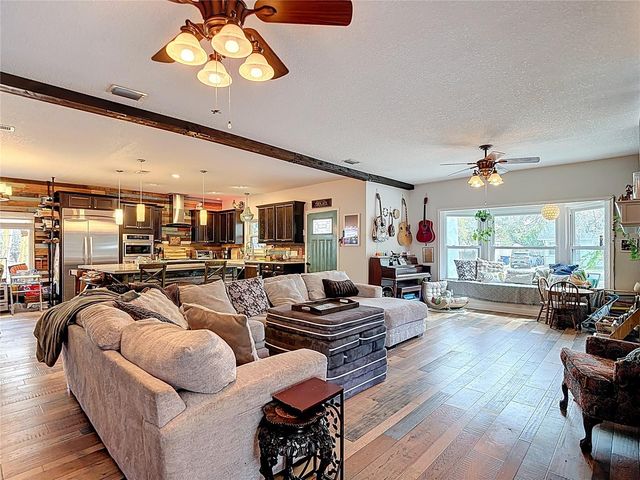 105 W COMANCHE AVENUE, Tampa, FL 33604