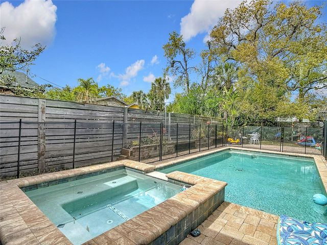 105 W COMANCHE AVENUE, Tampa, FL 33604