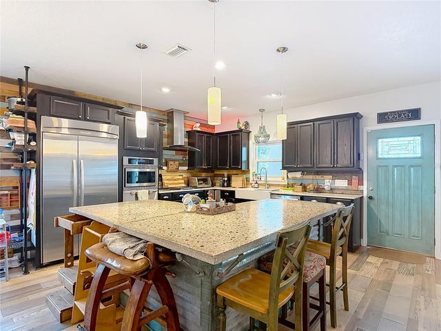 105 W COMANCHE AVENUE, Tampa, FL 33604