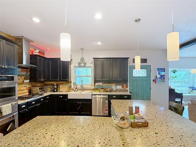 105 W COMANCHE AVENUE, Tampa, FL 33604