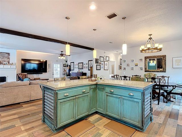 105 W COMANCHE AVENUE, Tampa, FL 33604