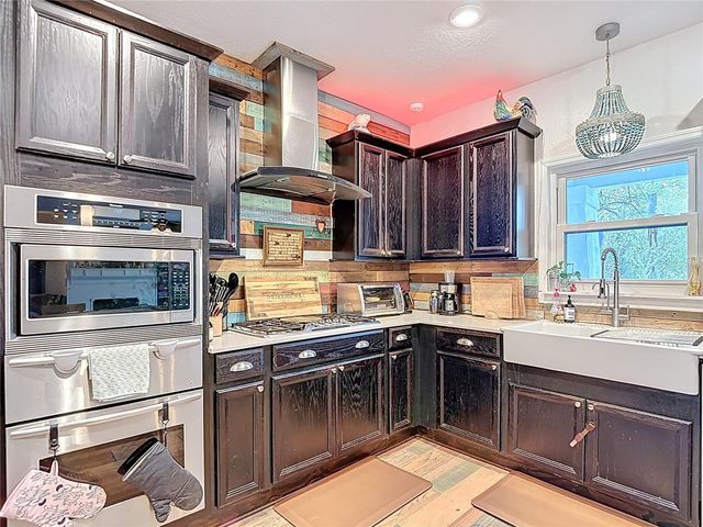 105 W COMANCHE AVENUE, Tampa, FL 33604