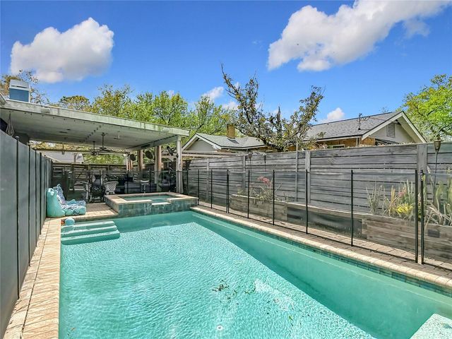 105 W COMANCHE AVENUE, Tampa, FL 33604