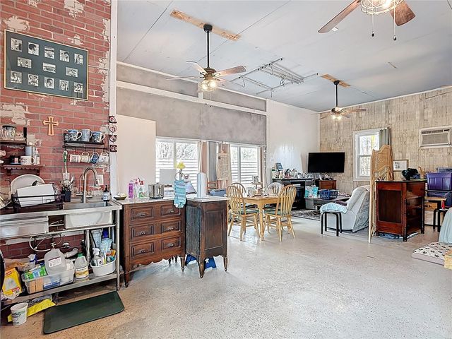 105 W COMANCHE AVENUE, Tampa, FL 33604