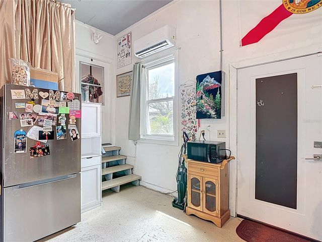 105 W COMANCHE AVENUE, Tampa, FL 33604