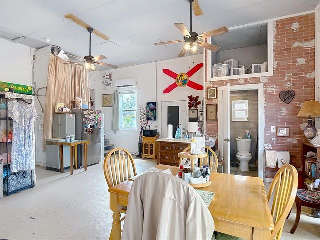 105 W COMANCHE AVENUE, Tampa, FL 33604