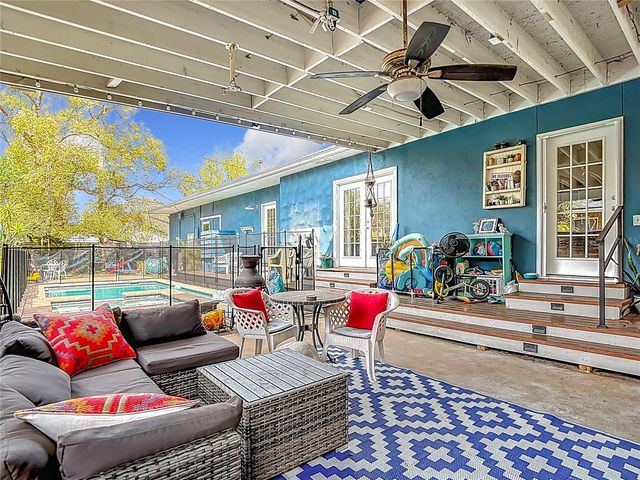 105 W COMANCHE AVENUE, Tampa, FL 33604