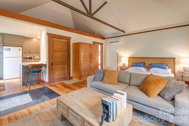 14 Watauga Street, Asheville, NC 28801
