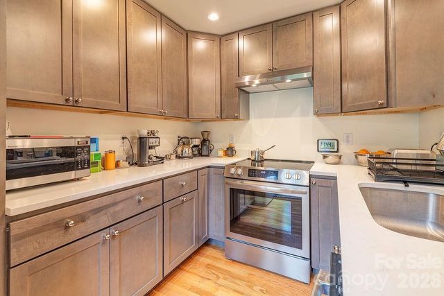 14 Watauga Street, Asheville, NC 28801