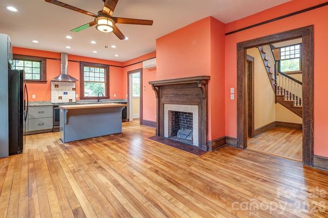 14 Watauga Street, Asheville, NC 28801