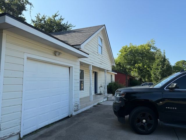 624 Harrison Lane, Hurst, TX 76053