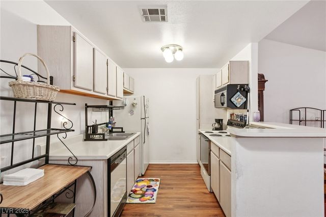 5221 Lindell Road 202, Las Vegas, NV 89118