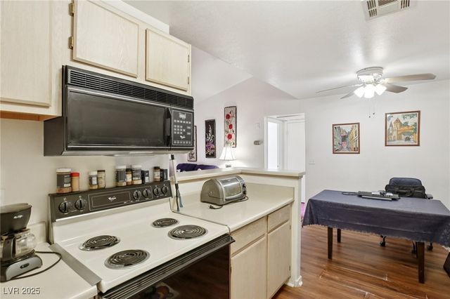 5221 Lindell Road 202, Las Vegas, NV 89118