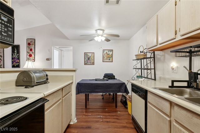 5221 Lindell Road 202, Las Vegas, NV 89118