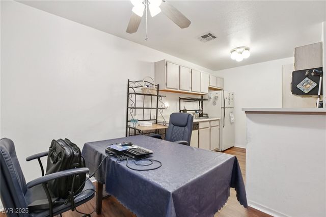 5221 Lindell Road 202, Las Vegas, NV 89118