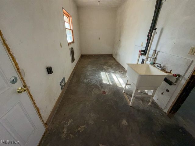 2746 Kragel Road, Richmond, OH 43944