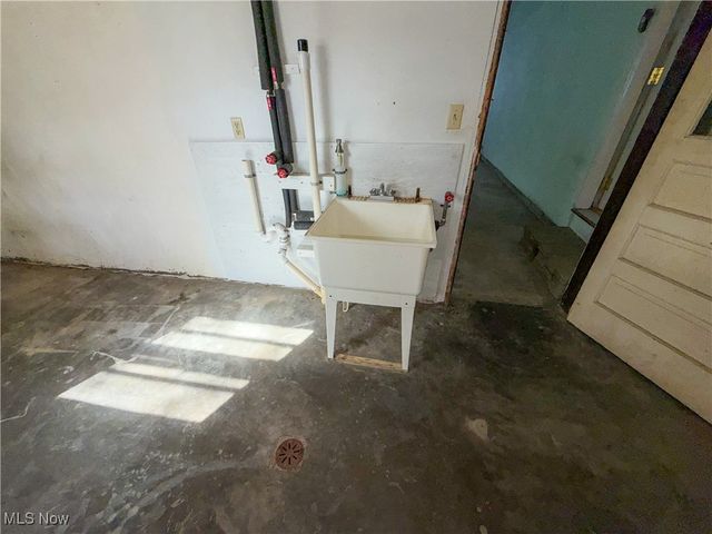 2746 Kragel Road, Richmond, OH 43944