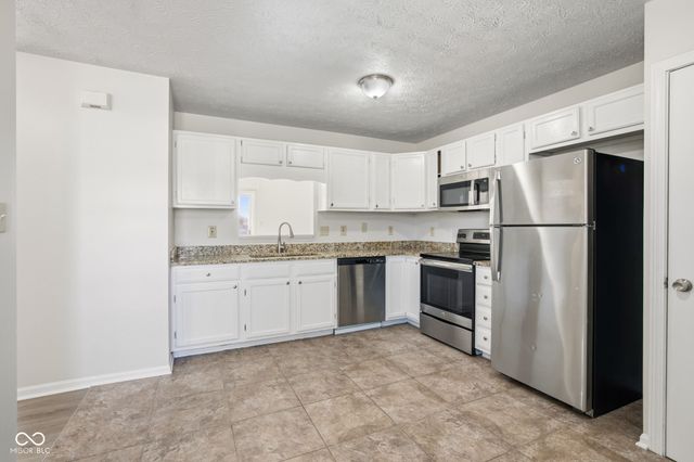 8307 Crestview Circle, Avon, IN 46123