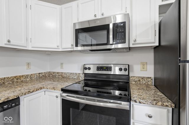 8307 Crestview Circle, Avon, IN 46123