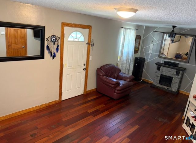 4-6 New Hampshire Dr Drive, New Britain, CT 06052