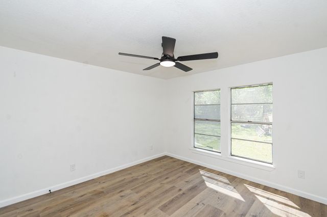 211 W South Street, Alvin, TX 77511