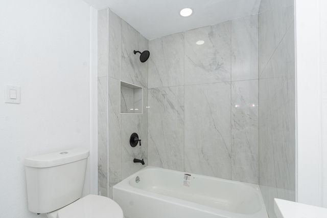 211 W South Street, Alvin, TX 77511